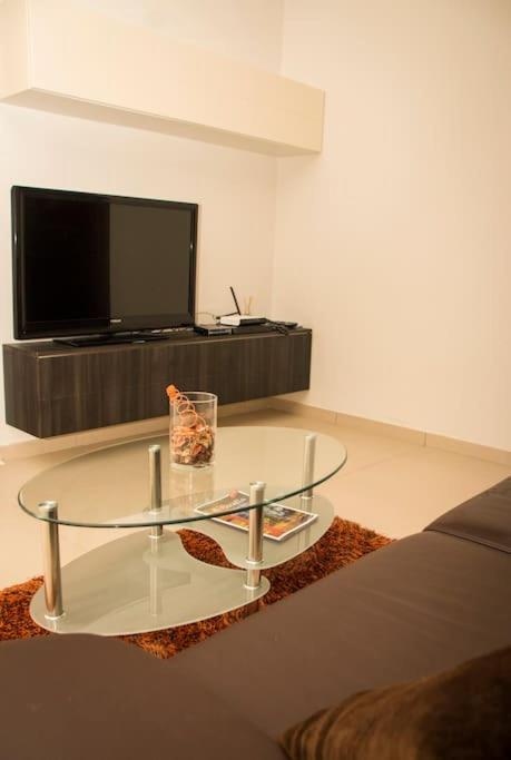 Sunny 2 Bedroom, 2 Bathrooms, Seaside Apt. Sliema Exterior photo
