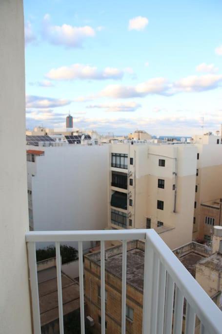 Sunny 2 Bedroom, 2 Bathrooms, Seaside Apt. Sliema Exterior photo