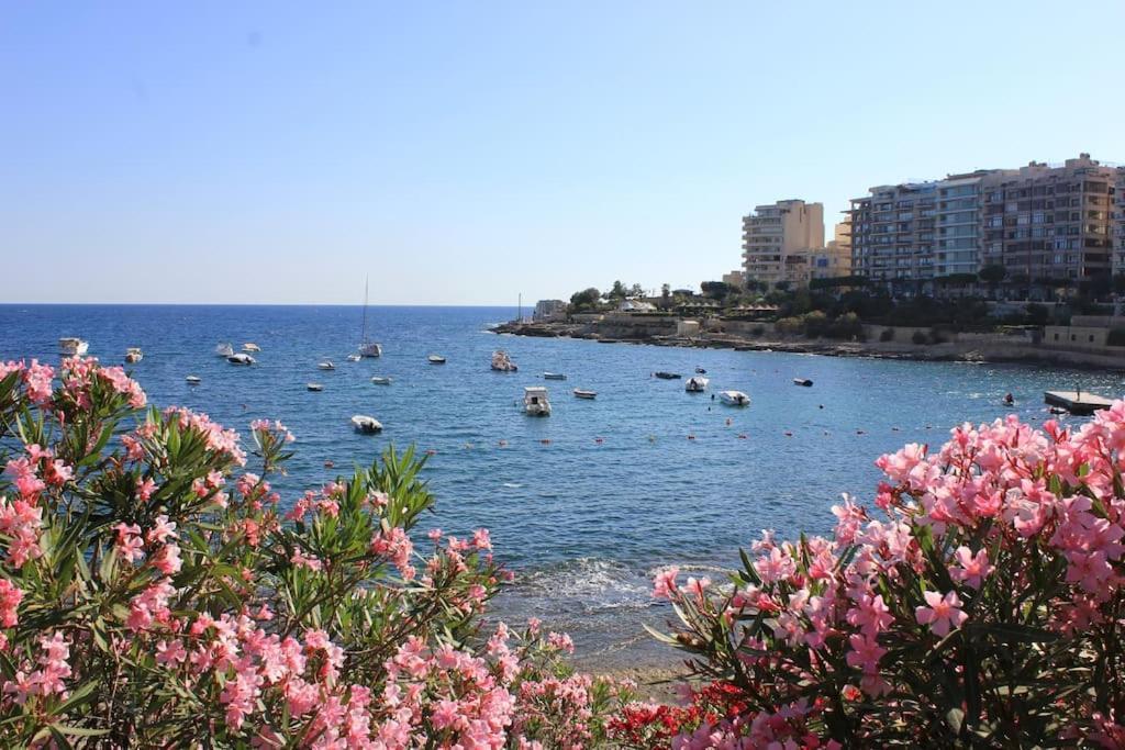 Sunny 2 Bedroom, 2 Bathrooms, Seaside Apt. Sliema Exterior photo
